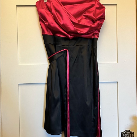 Stunning strapless Satin Cocktail / Prom dress - Picture 2 of 6